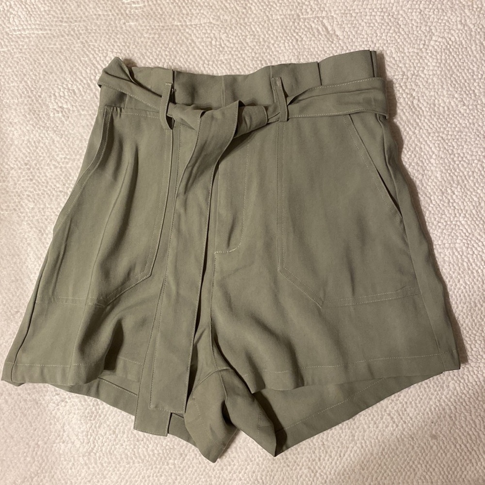 DO+BE olive green high waisted shorts. Small